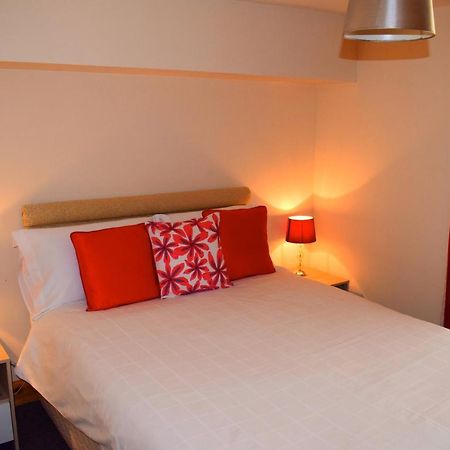 Two Bedroom Town Centre Apartment Elgin Exteriör bild