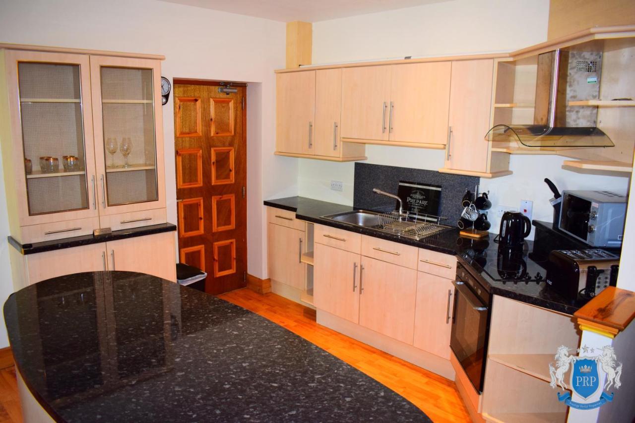 Two Bedroom Town Centre Apartment Elgin Exteriör bild